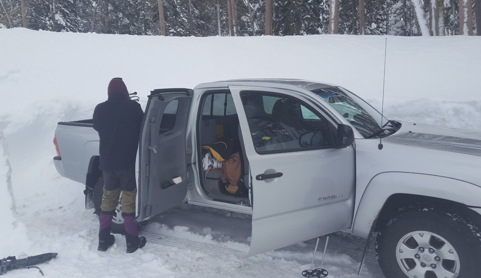 Echo Lake Snowshoe Hike